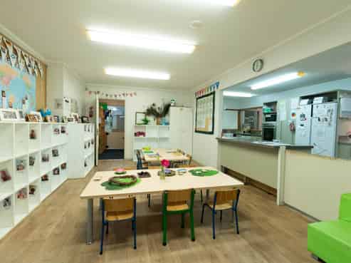 CORNER POSITION OFFICE AND EXCELLENT PARKING
