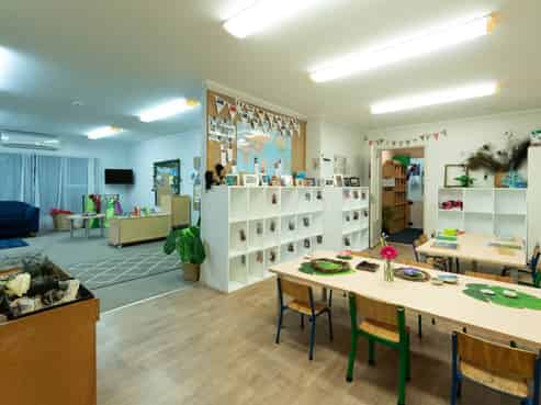 CORNER POSITION OFFICE AND EXCELLENT PARKING
