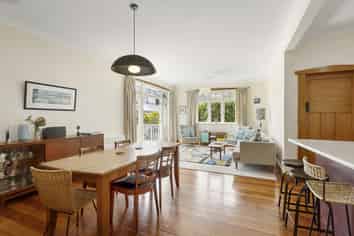 157 Derwent Street, Island Bay