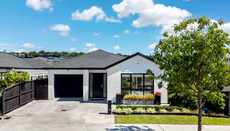 8 Lavey Road, Flat Bush