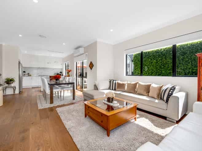 8 Lavey Road, Flat Bush