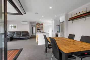 10 Woodford Lane, Stoke