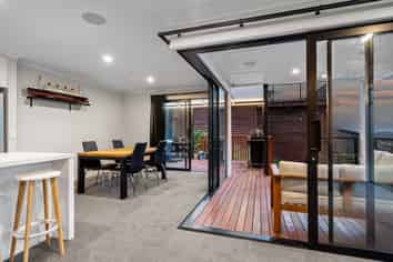 10 Woodford Lane, Stoke