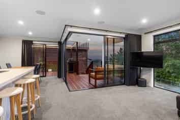 10 Woodford Lane, Stoke