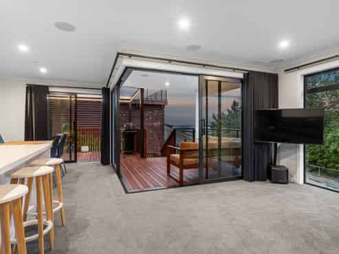 10 Woodford Lane, Stoke