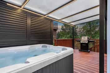 10 Woodford Lane, Stoke