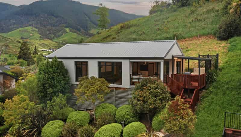 10 Woodford Lane, Stoke