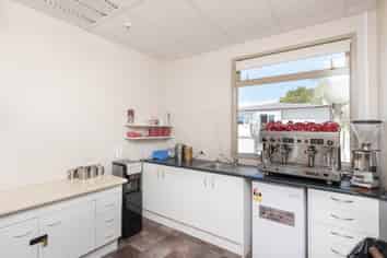 PREMIUM FIRST FLOOR OFFICE OPTIONS
