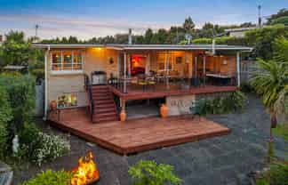 10 Rauhuia Crescent, Parau