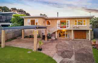 10 Rauhuia Crescent, Parau