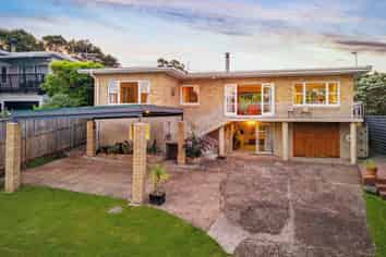 10 Rauhuia Crescent, Parau