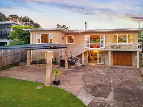 10 Rauhuia Crescent, Parau