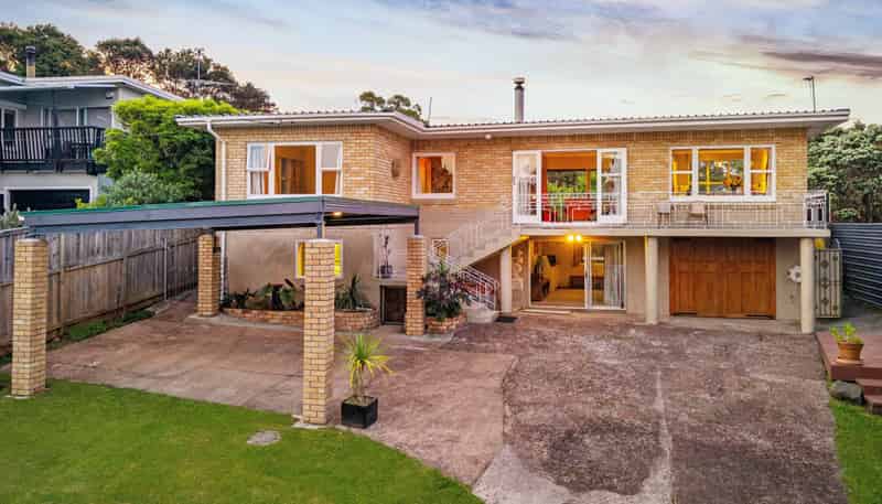 10 Rauhuia Crescent, Parau