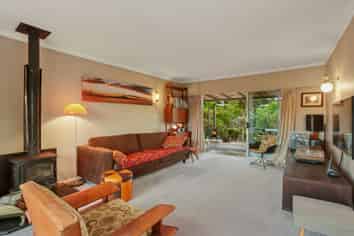 10 Rauhuia Crescent, Parau