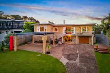 10 Rauhuia Crescent, Parau