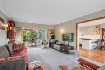 10 Rauhuia Crescent, Parau