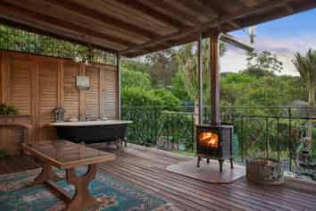 10 Rauhuia Crescent, Parau