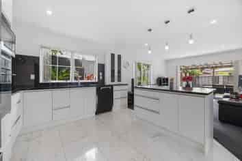 8B Lupetti Rise, West Harbour