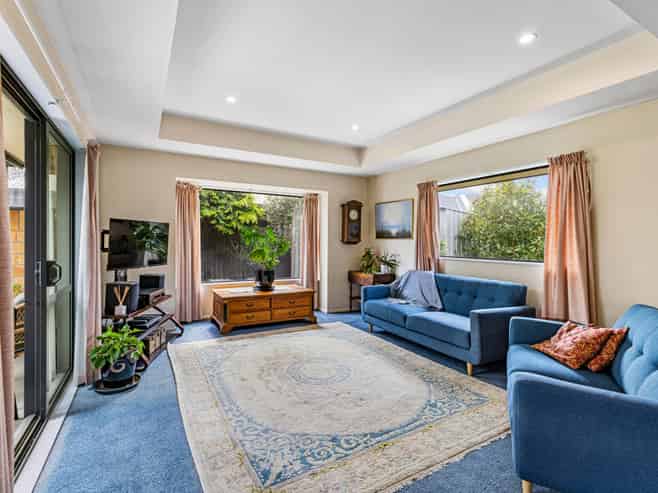 18 Mollymawk Place, Woolston