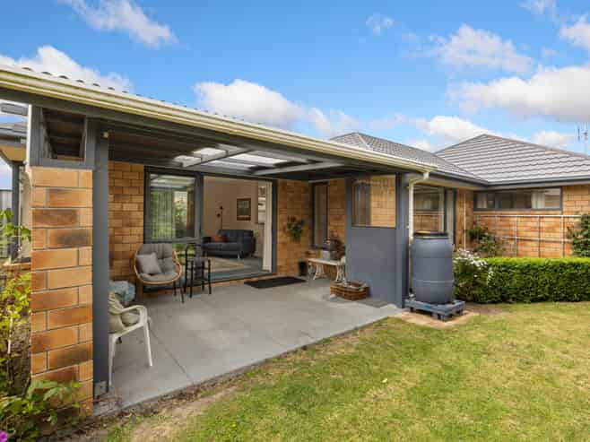 18 Mollymawk Place, Woolston