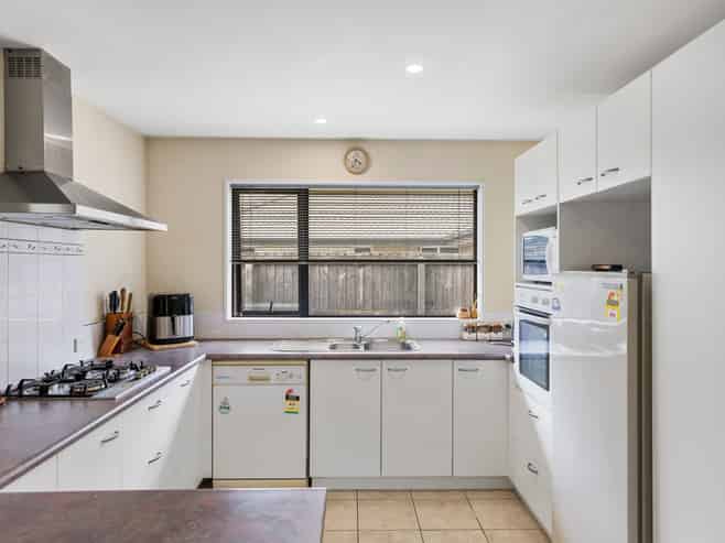 18 Mollymawk Place, Woolston