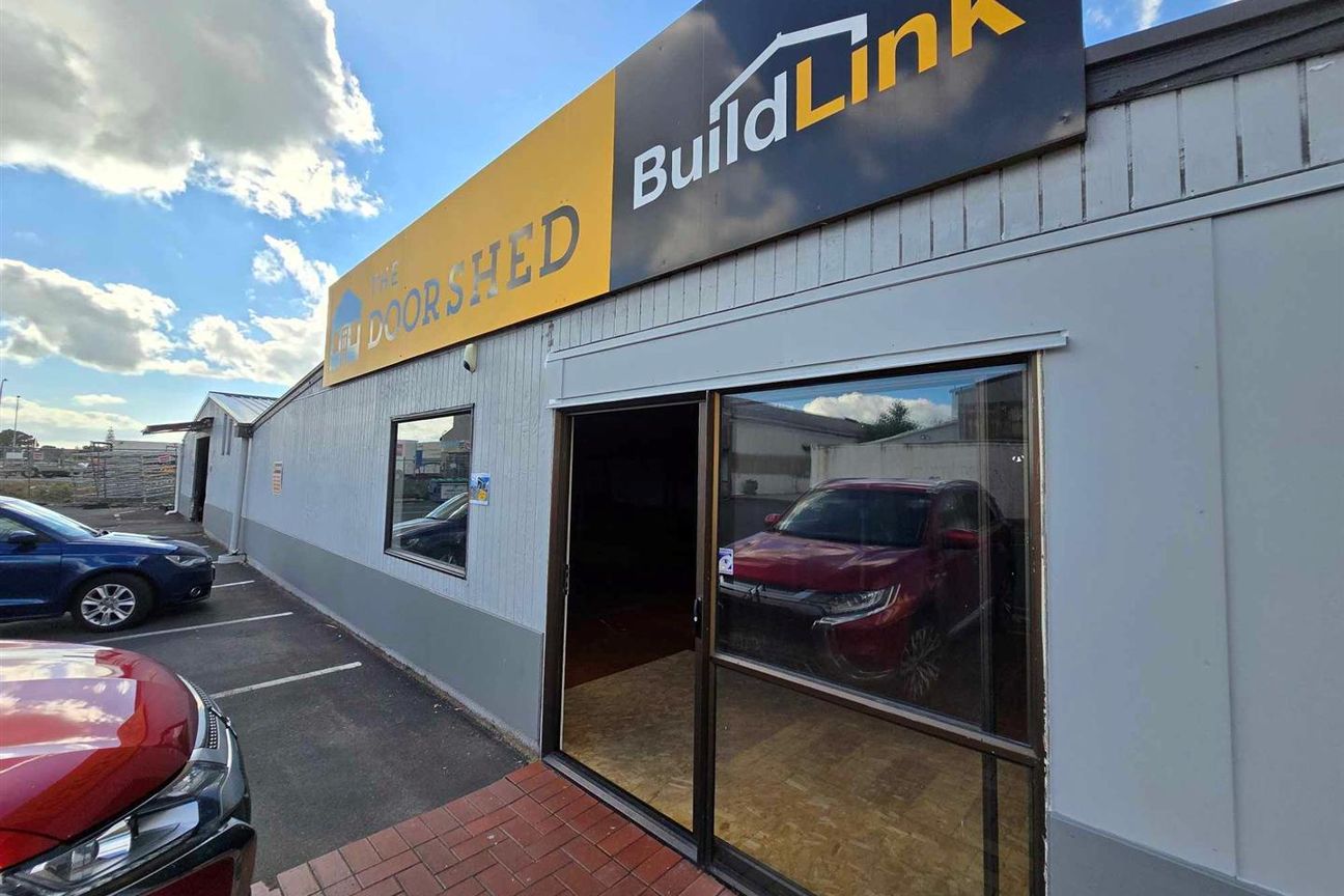 CBRE | Refurbished Warehouse + Yard – pohled 6