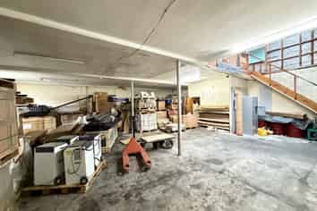 Practical Warehouse on Great North Road | 430m2