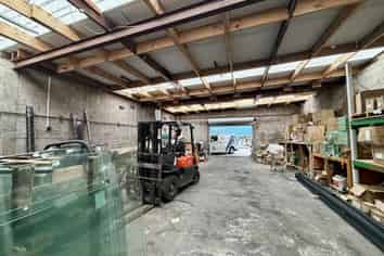 Practical Warehouse on Great North Road | 430m2