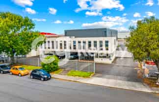 VERSATILE INDUSTRIAL WAREHOUSE LARGE YARD PENROSE