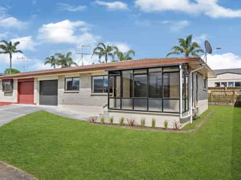 2/98 Harris Street, Pukekohe