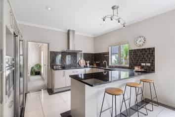 17 Miromiro Street, Greenhithe