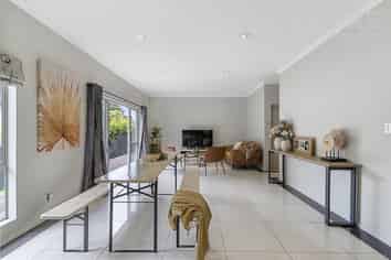 17 Miromiro Street, Greenhithe