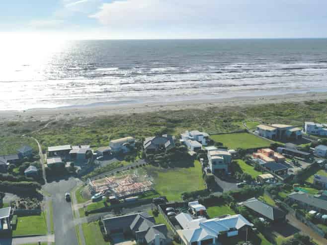 6 Ngati Huia Place, Waitarere Beach