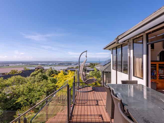 227 Cannon Hill Crescent, Mount Pleasant