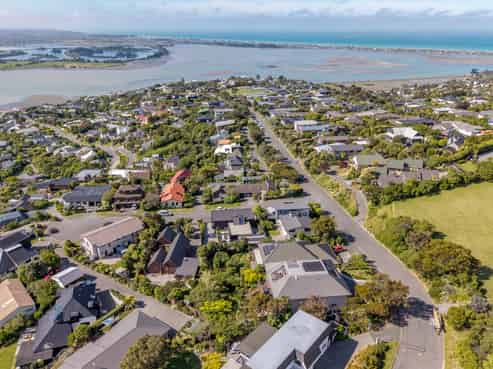 227 Cannon Hill Crescent, Mount Pleasant