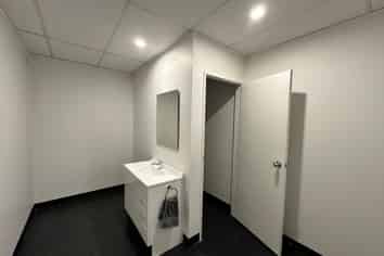 Newly Refurbished Prime Office Space in Henderson