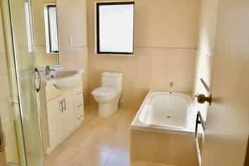 43 Baverstock Road, Flat Bush