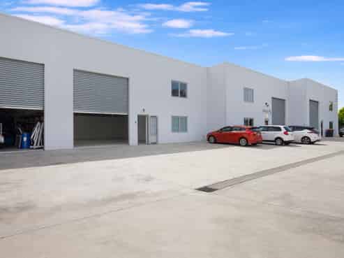 Tidy, Near New Warehouse, North of the City