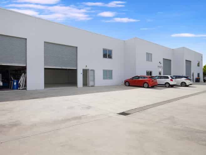 Tidy, Near New Warehouse, North of the City