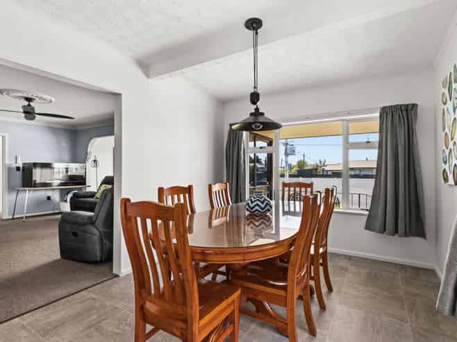 58 Harold Holt Avenue, Onekawa