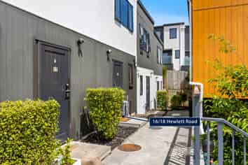 16/18 Hewlett Road, Massey