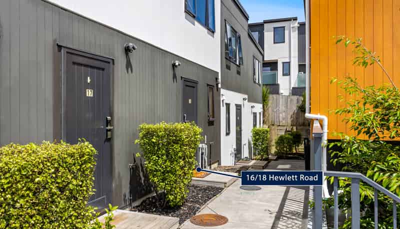 16/18 Hewlett Road, Massey