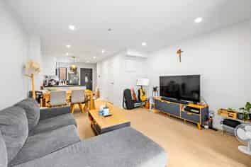 16/18 Hewlett Road, Massey