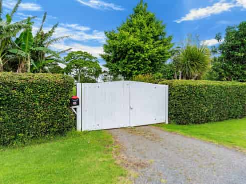 28 Pyle Road West, One Tree Point