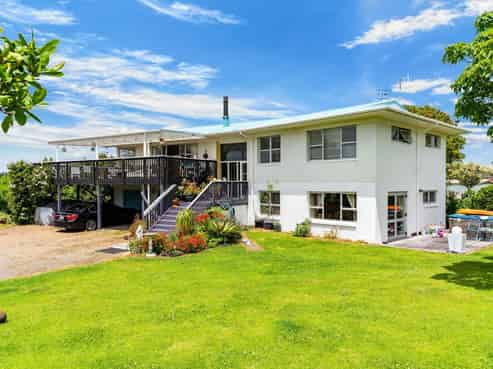 28 Pyle Road West, One Tree Point