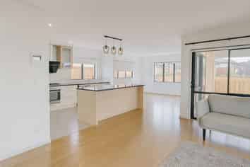 4 Singleton Avenue, Stonefields