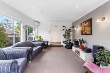 37 Birchfield Avenue, Dallington