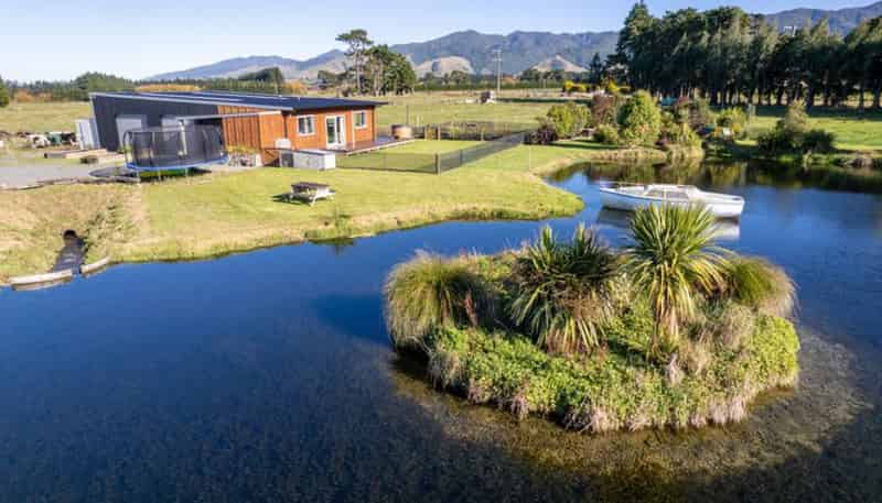 1109 Top Grass Road, Dannevirke