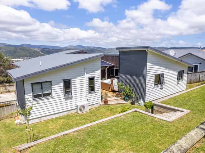 22 Birkinshaw Grove, Riverstone Terraces