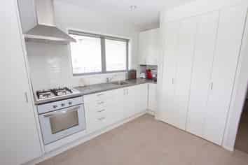 1/127 Atkinson Road, Titirangi